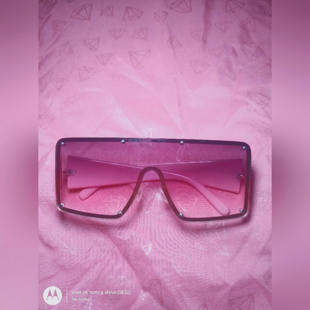 Sunglasses. Pink and Prime Products. Ombre Pink Lens. Pink and Gold frame. NWOT